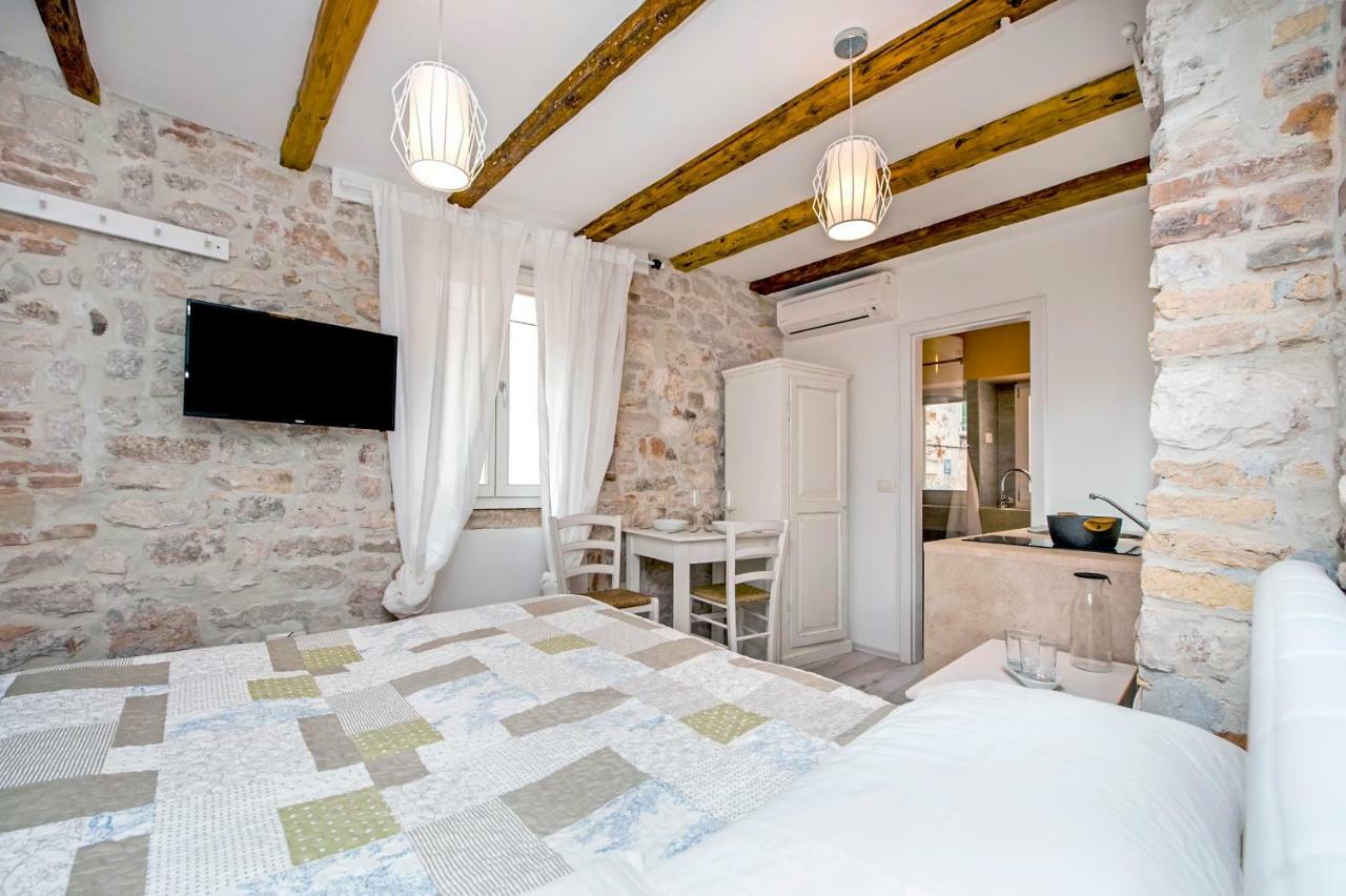 Apartment And Studio Ca' 3 Vie Ρόβινι Εξωτερικό φωτογραφία
