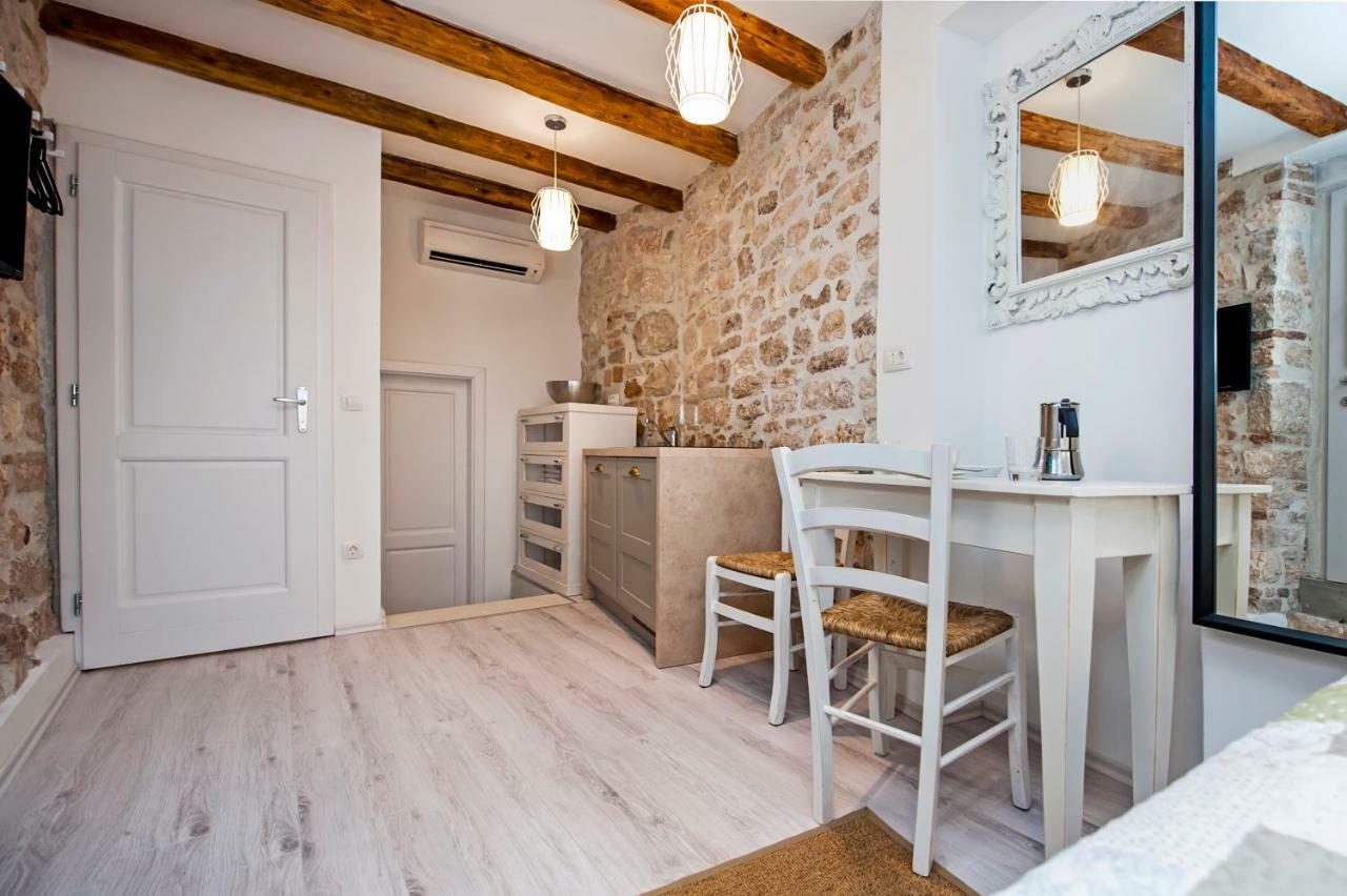 Apartment And Studio Ca' 3 Vie Ρόβινι Εξωτερικό φωτογραφία