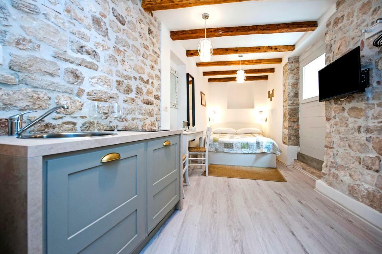 Apartment And Studio Ca' 3 Vie Ρόβινι Εξωτερικό φωτογραφία