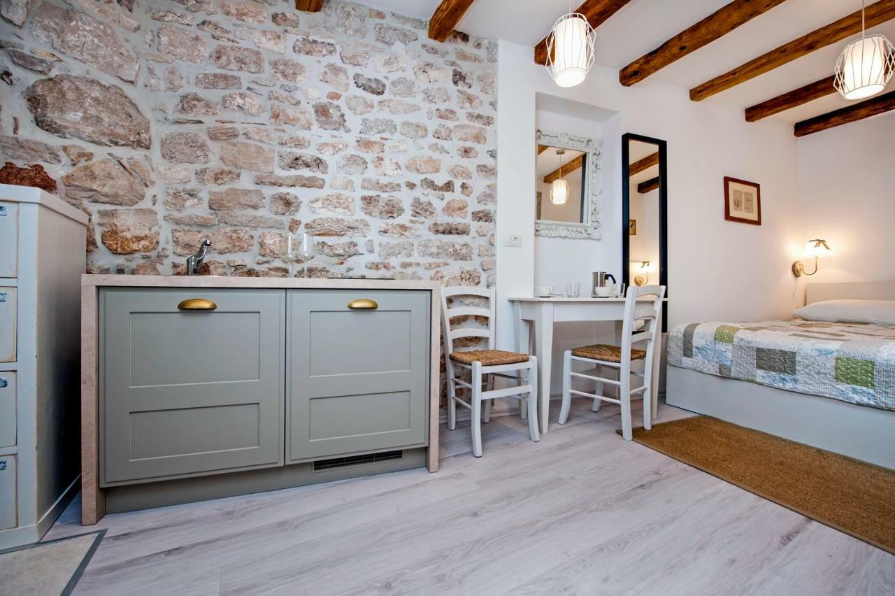 Apartment And Studio Ca' 3 Vie Ρόβινι Εξωτερικό φωτογραφία